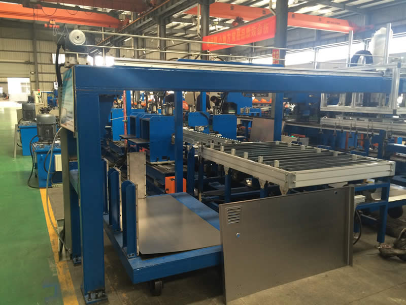 Automatic forming line for front and rear panels of freezer