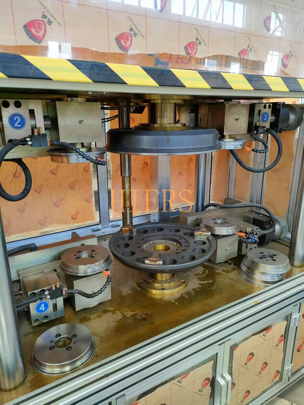 The front and rear flange circle riveting machine